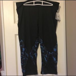 Capri work out pants (fits like a 1x or 2x)